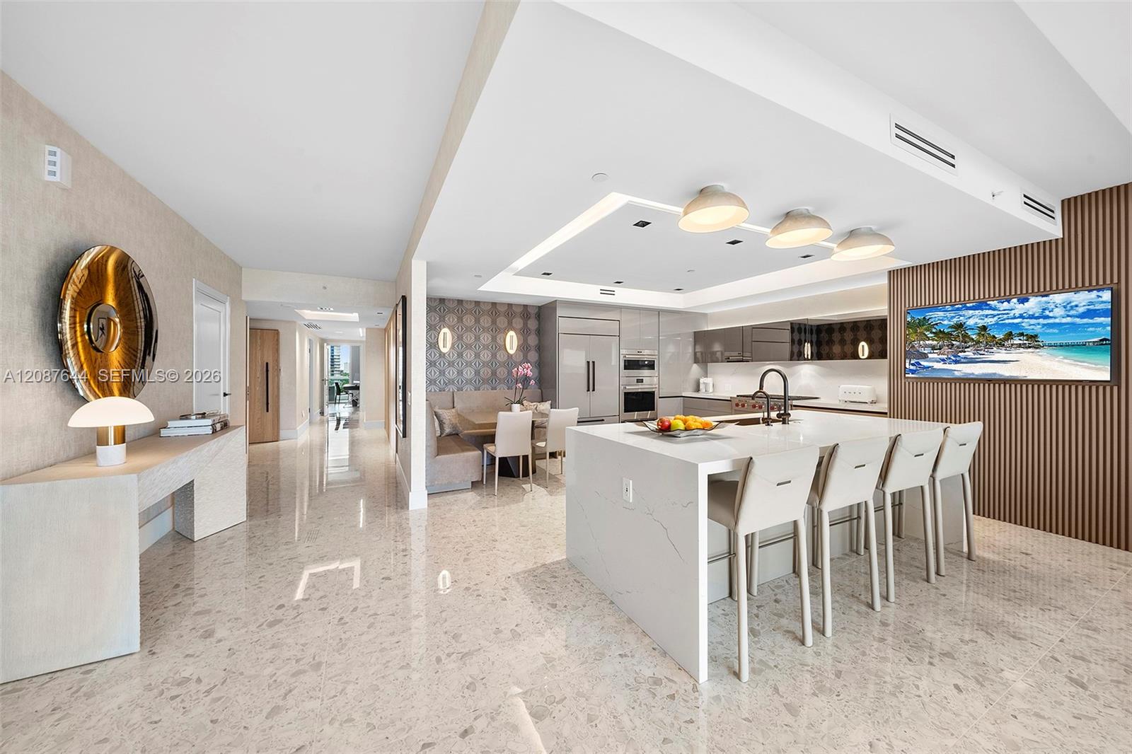 Ver detalles 707 3 / 4 2840 sq. ft. $ 2026-09-11 0 foto