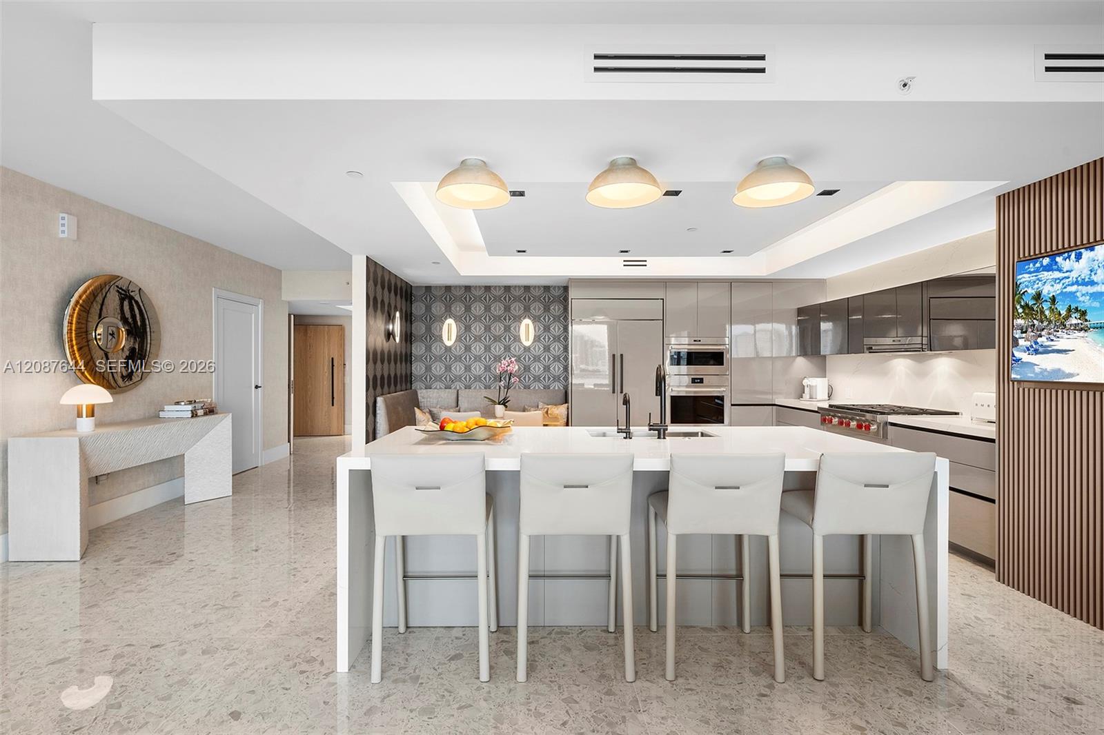 Ver detalles 707 3 / 4 2840 sq. ft. $ 2026-09-11 0 foto