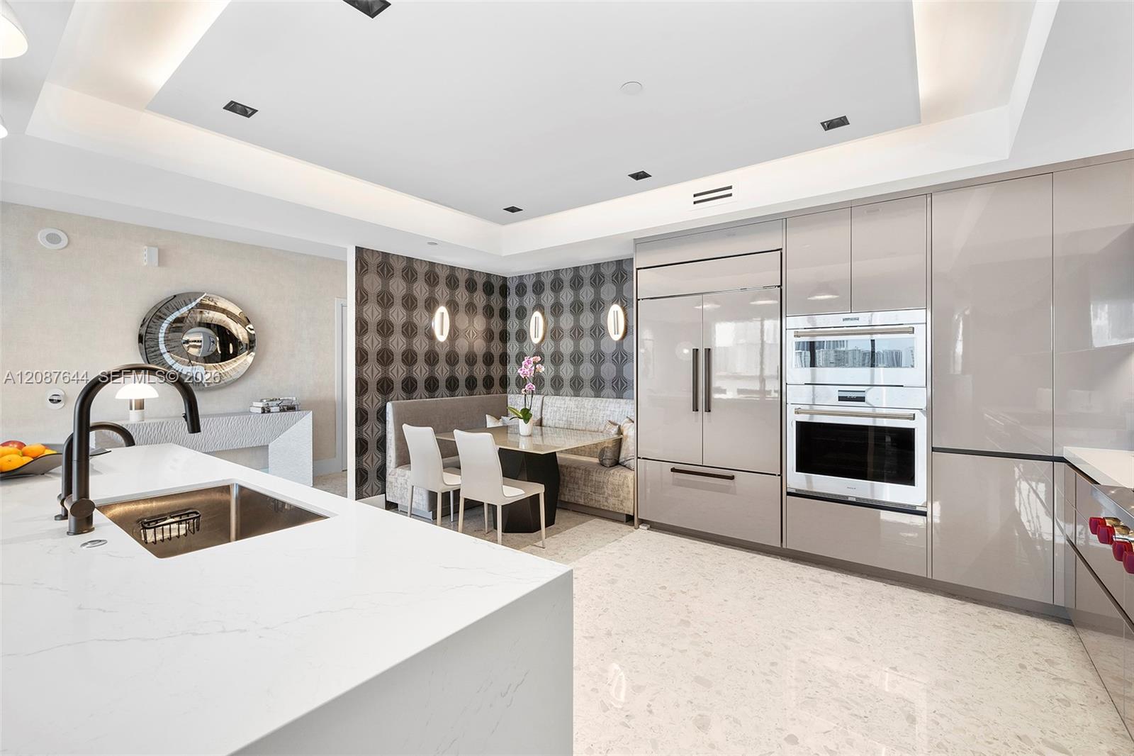 Ver detalles 707 3 / 4 2840 sq. ft. $ 2026-09-11 0 foto