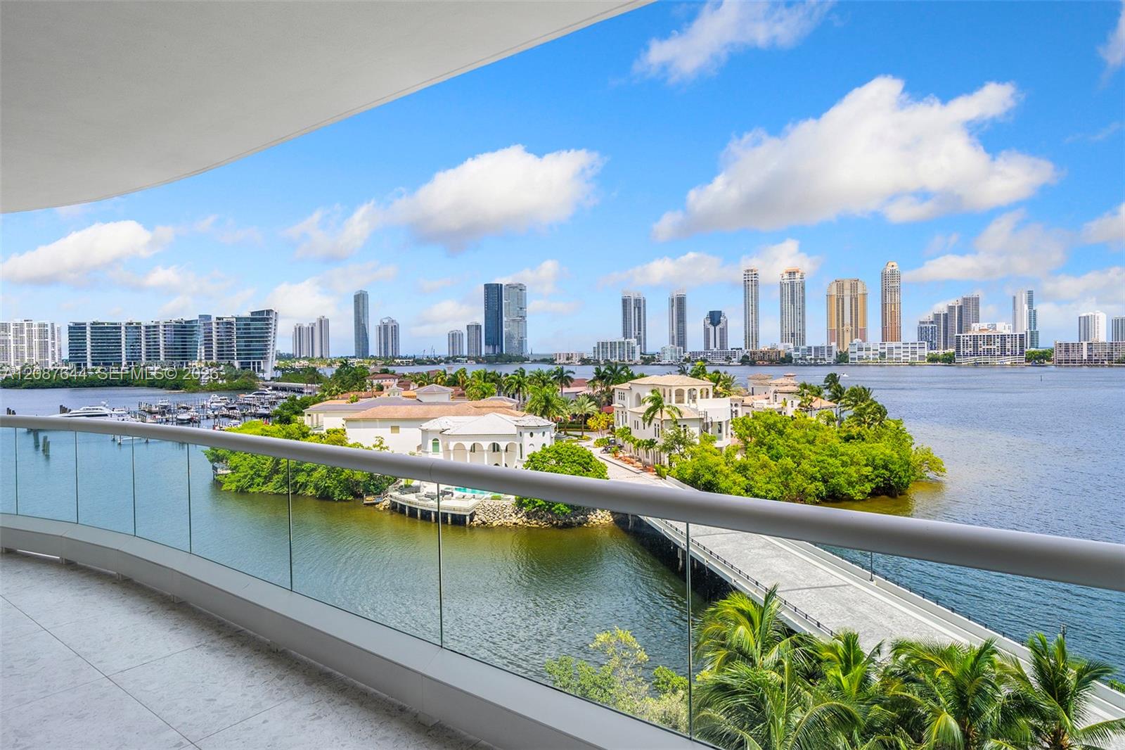 Ver detalles 707 3 / 4 2840 sq. ft. $ 2026-09-11 0 foto