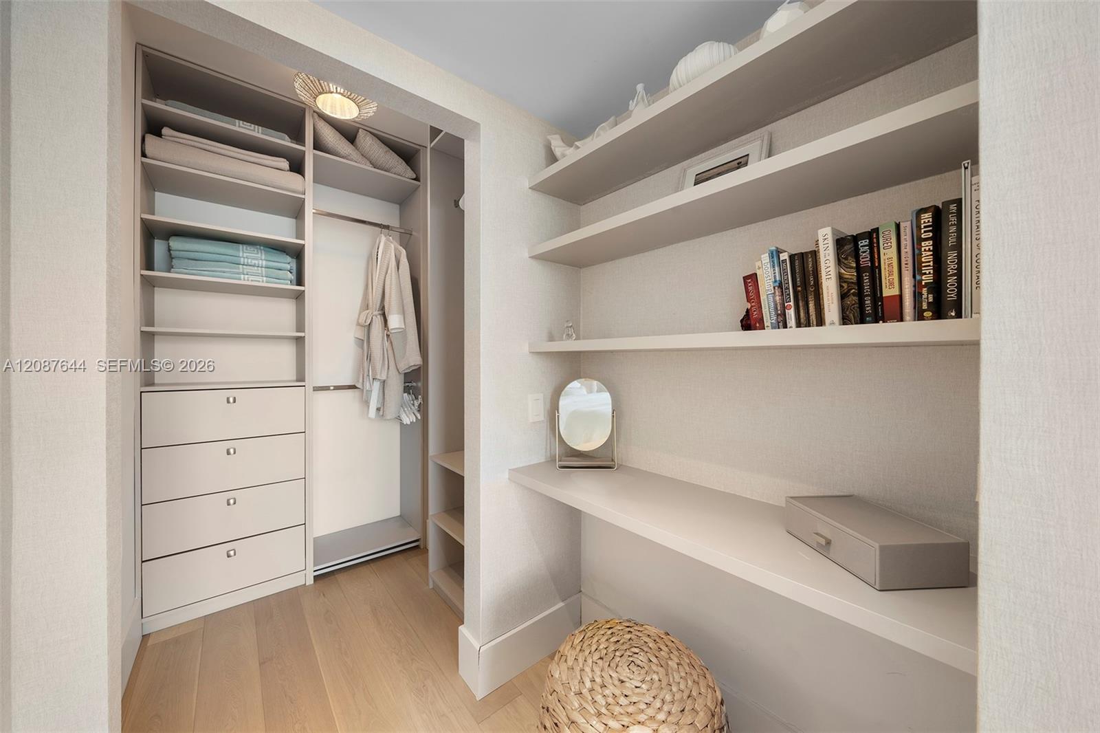 Ver detalles 707 3 / 4 2840 sq. ft. $ 2026-09-11 0 foto