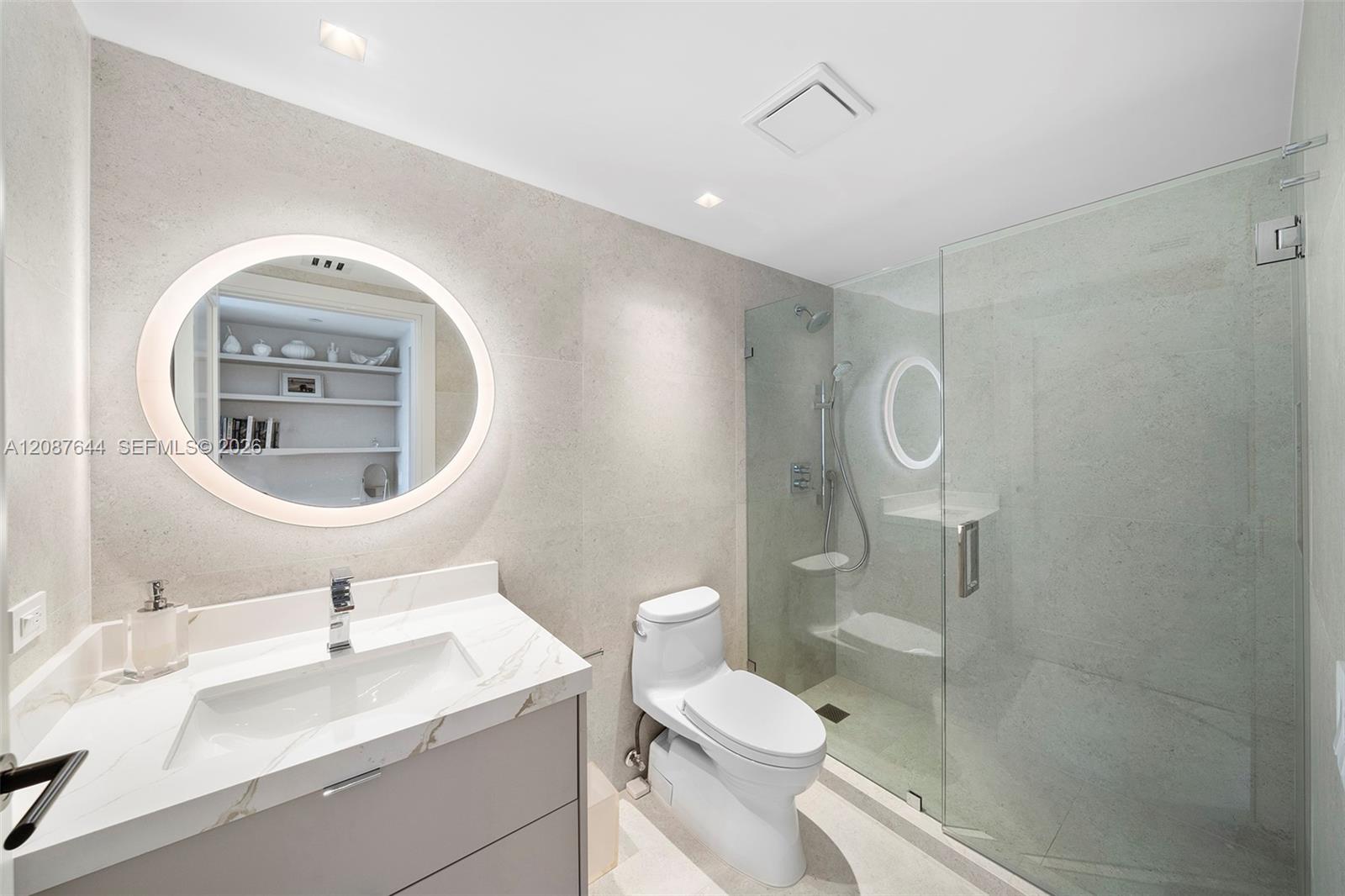 Ver detalles 707 3 / 4 2840 sq. ft. $ 2026-09-11 0 foto
