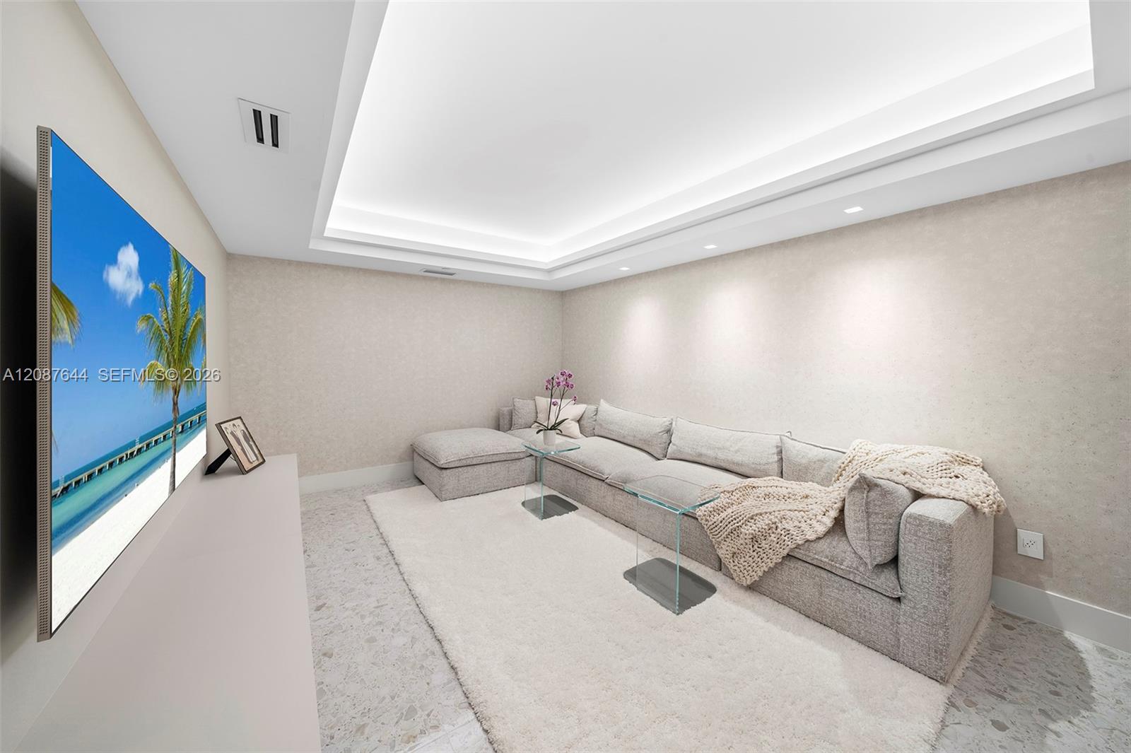 Ver detalles 707 3 / 4 2840 sq. ft. $ 2026-09-11 0 foto