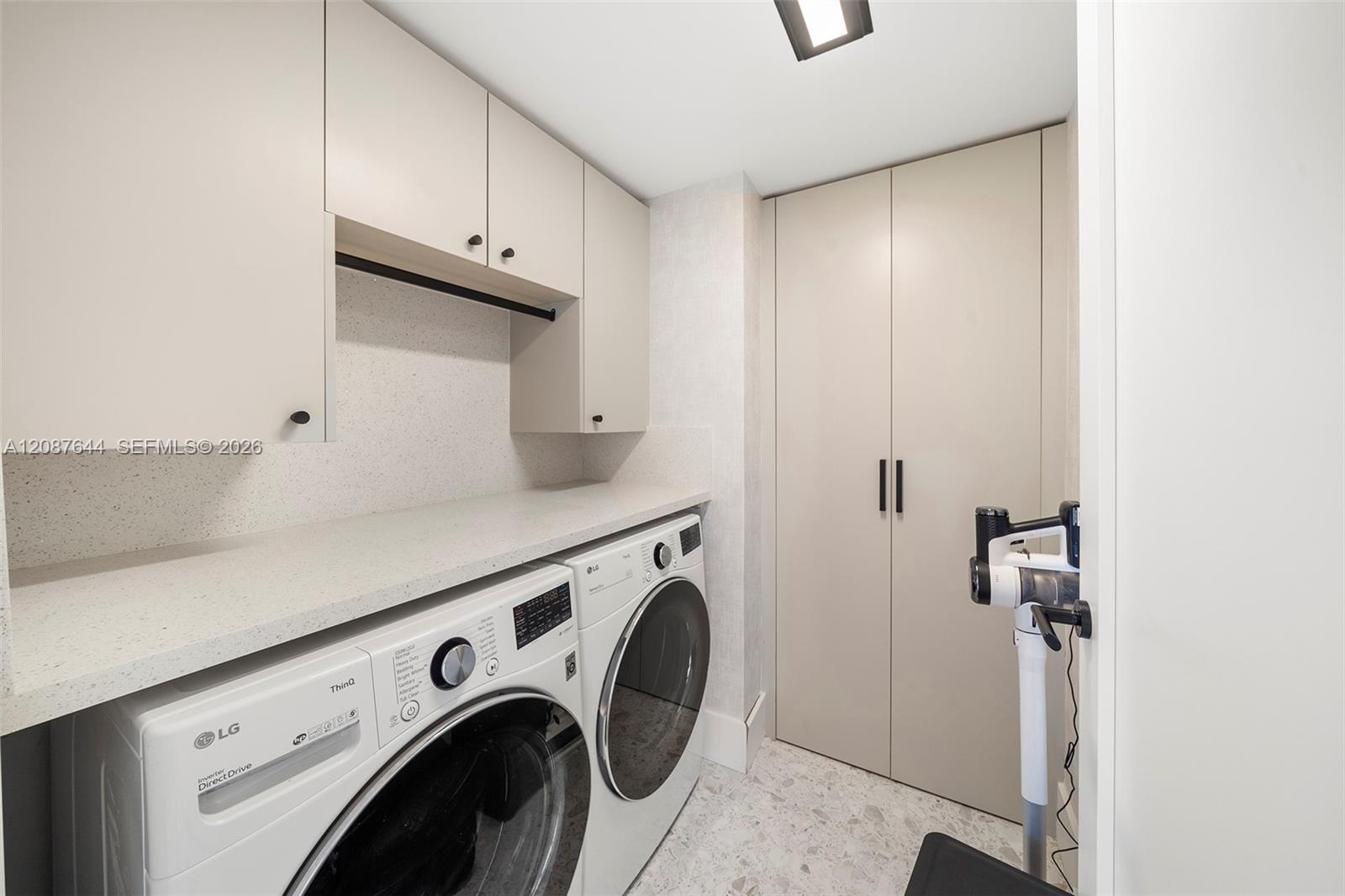 Ver detalles 707 3 / 4 2840 sq. ft. $ 2026-09-11 0 foto
