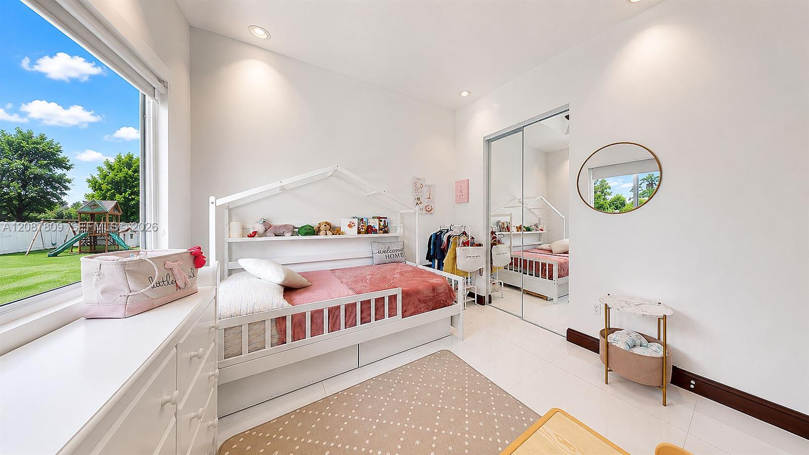 See details 19260 4 / 3 sq. ft. $ 2026-09-17 0 Photo