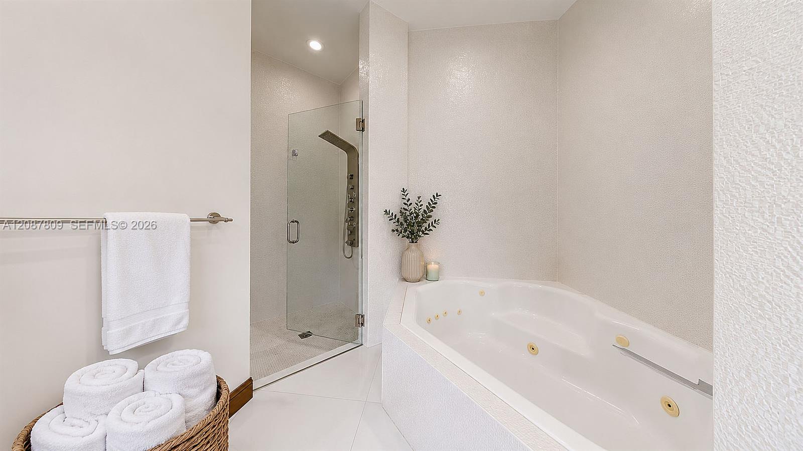 See details 19260 4 / 3 sq. ft. $ 2026-09-17 0 Photo
