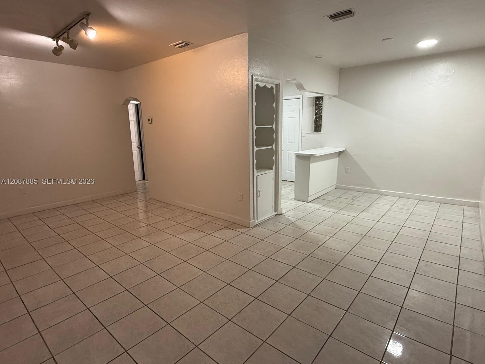   /  2980 sq. ft. $ 2026-09-12 0 foto