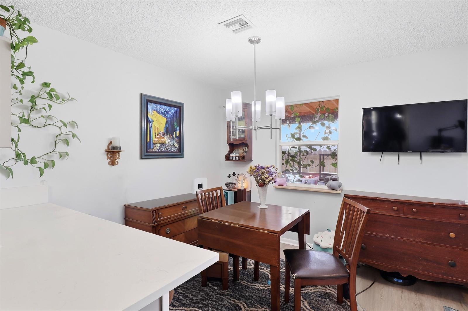   / 0 2204 sq. ft. $ 2026-09-13 0 foto