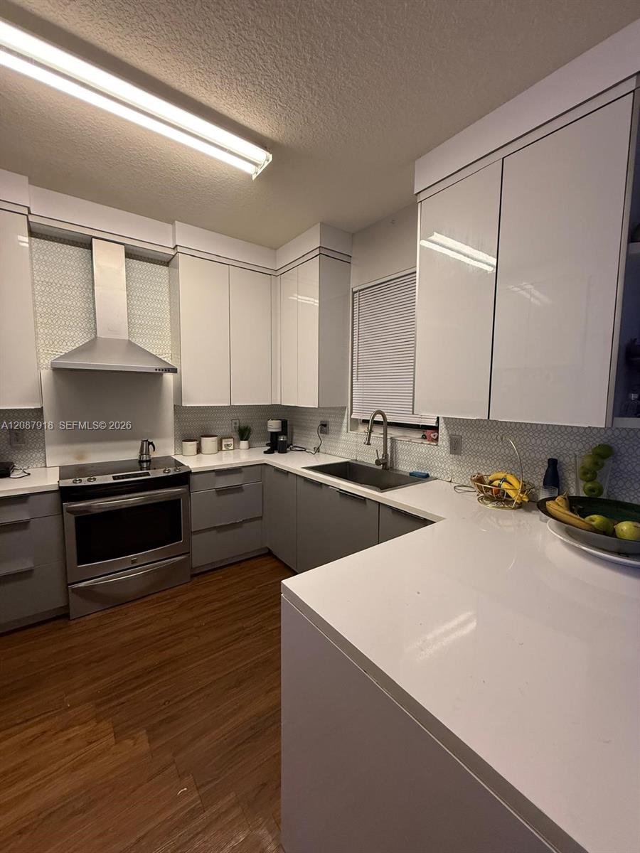 See details 13226 3 / 3 1670 sq. ft. $ 2026-09-14 0 Photo
