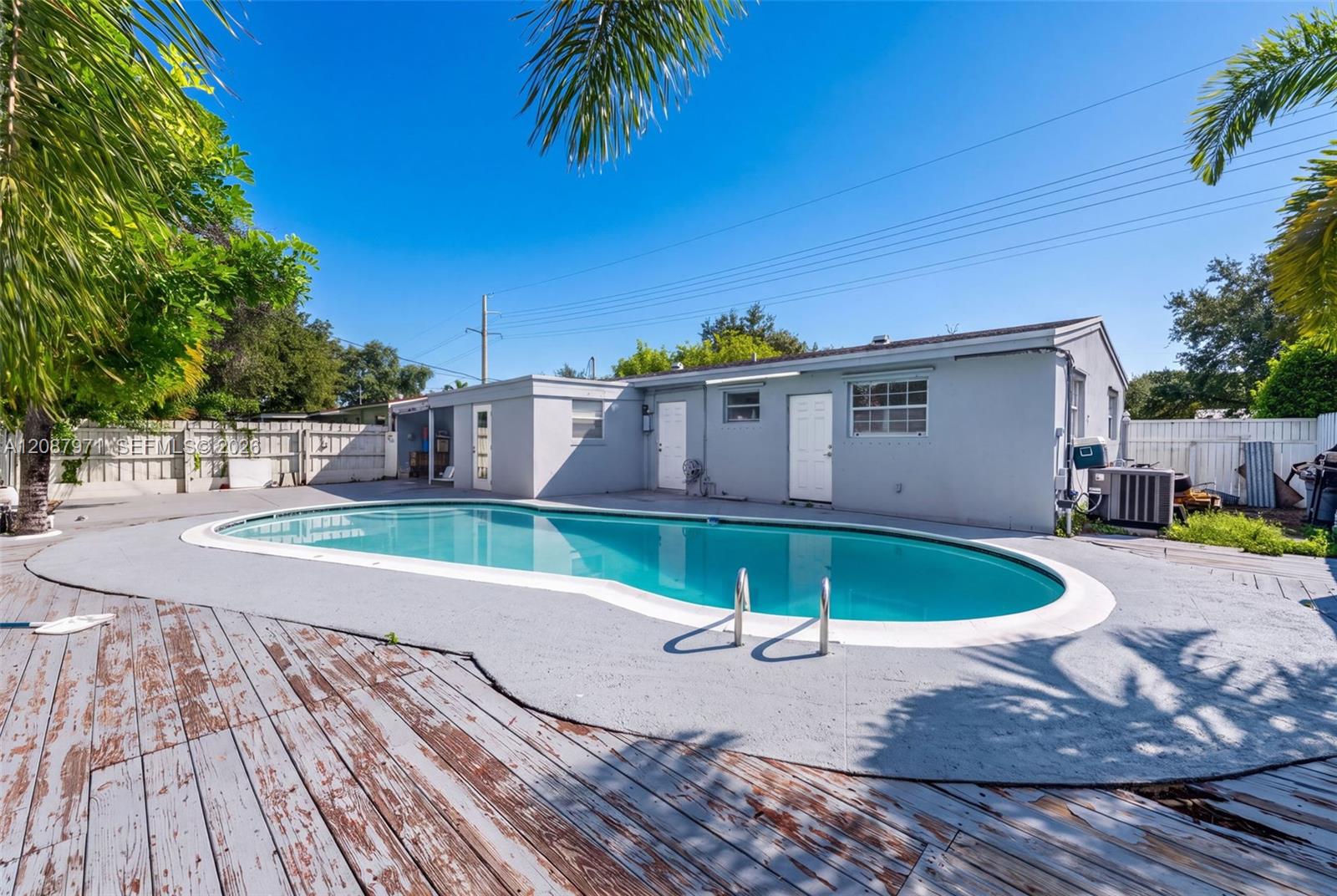 Ver detalles 730 4 / 2 1125 sq. ft. $ 2026-10-26 0 foto