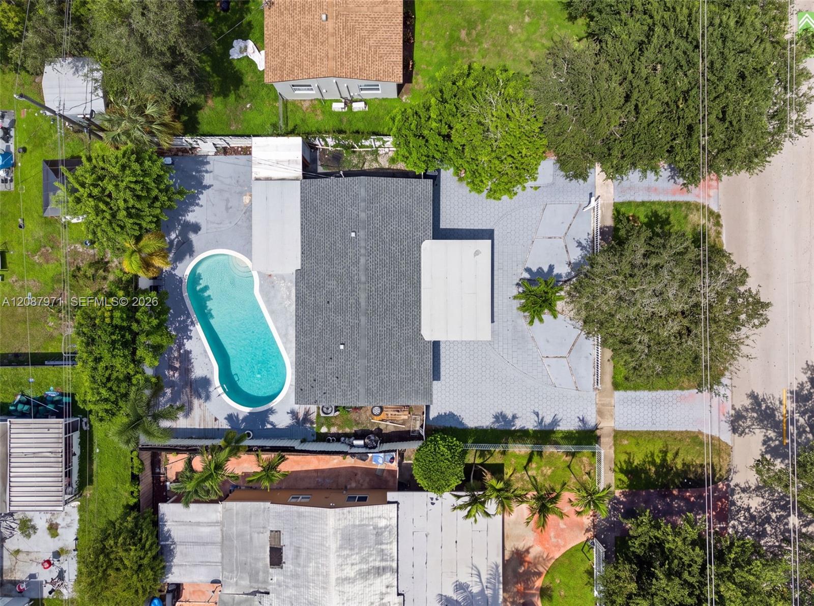 Ver detalles 730 4 / 2 1125 sq. ft. $ 2026-10-26 0 foto