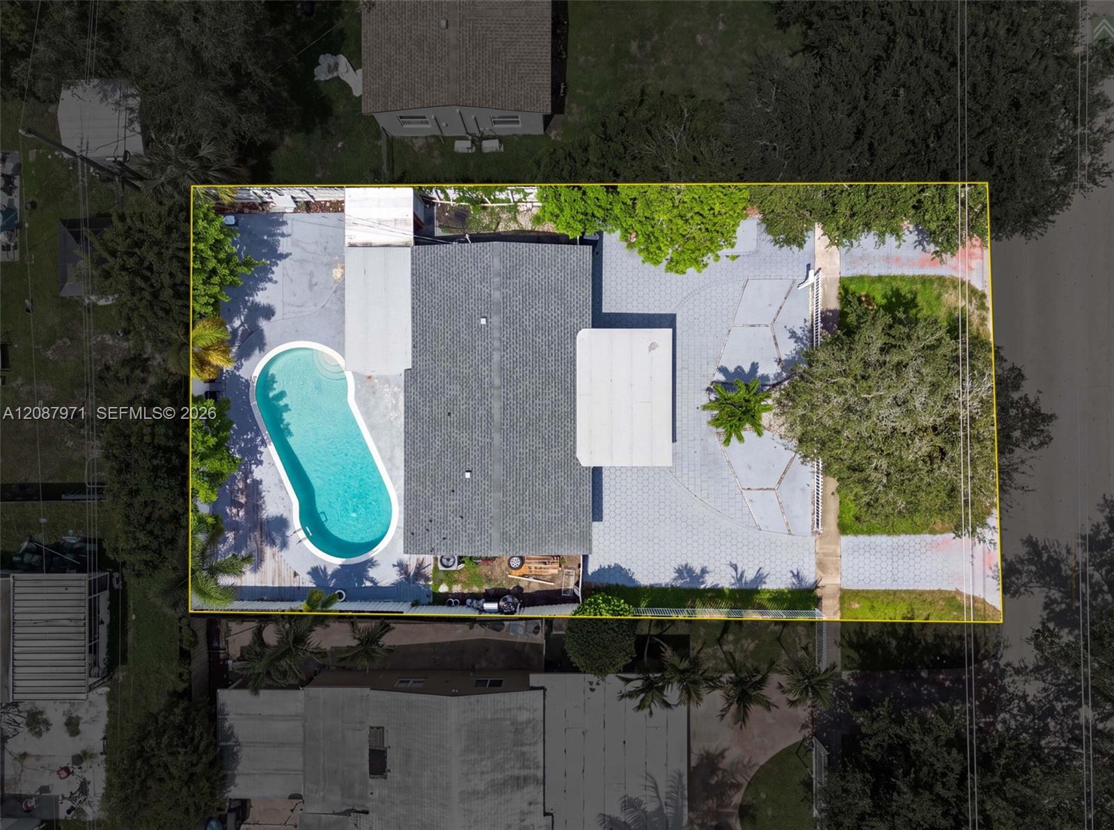 Ver detalles 730 4 / 2 1125 sq. ft. $ 2026-10-26 0 foto