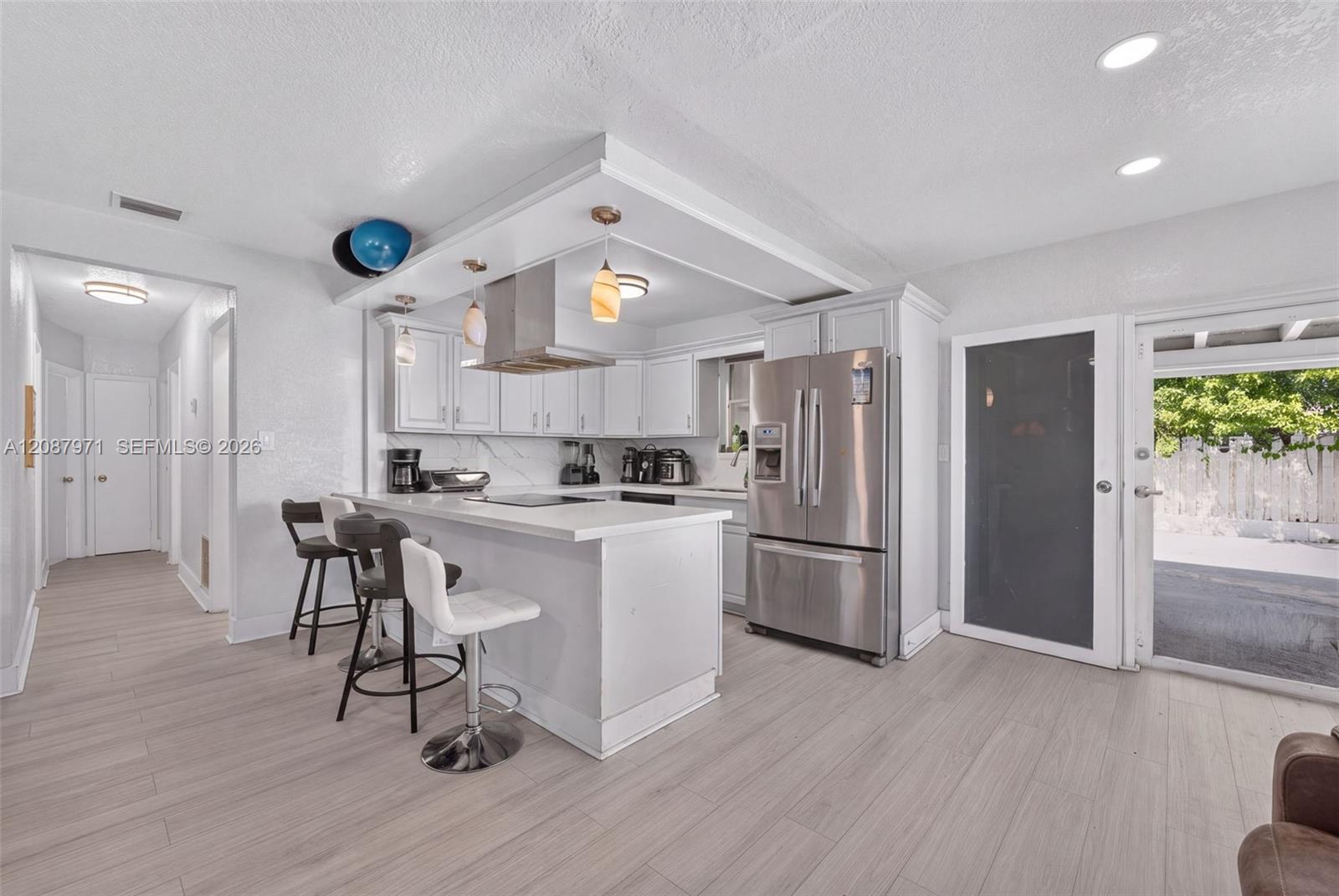 Ver detalles 730 4 / 2 1125 sq. ft. $ 2026-10-26 0 foto