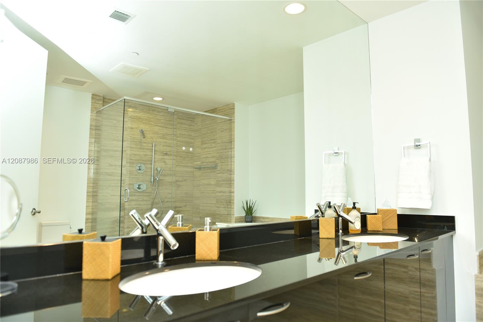 Ver detalles 2302 3 / 4 1979 sq. ft. $ 2026-09-12 0 foto