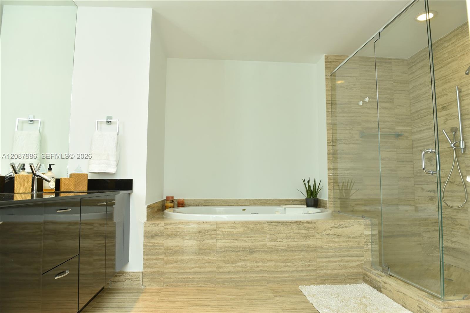 Ver detalles 2302 3 / 4 1979 sq. ft. $ 2026-09-12 0 foto