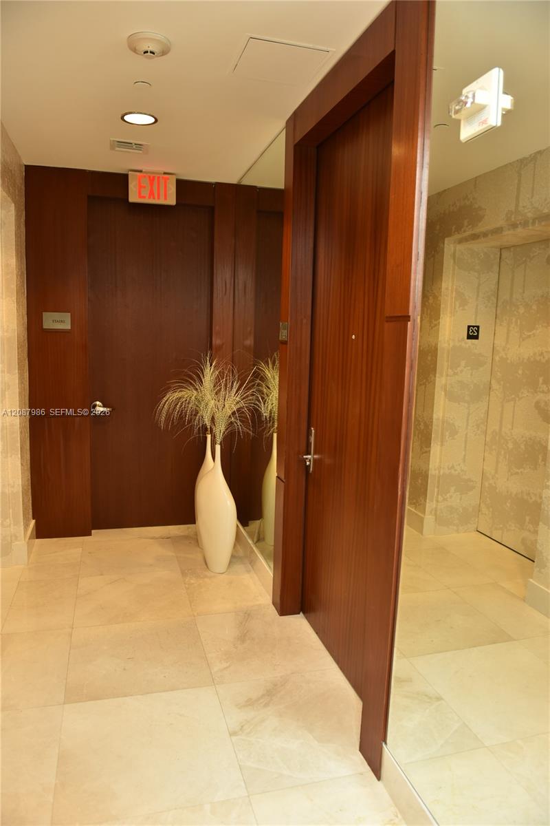Ver detalles 2302 3 / 4 1979 sq. ft. $ 2026-09-12 0 foto