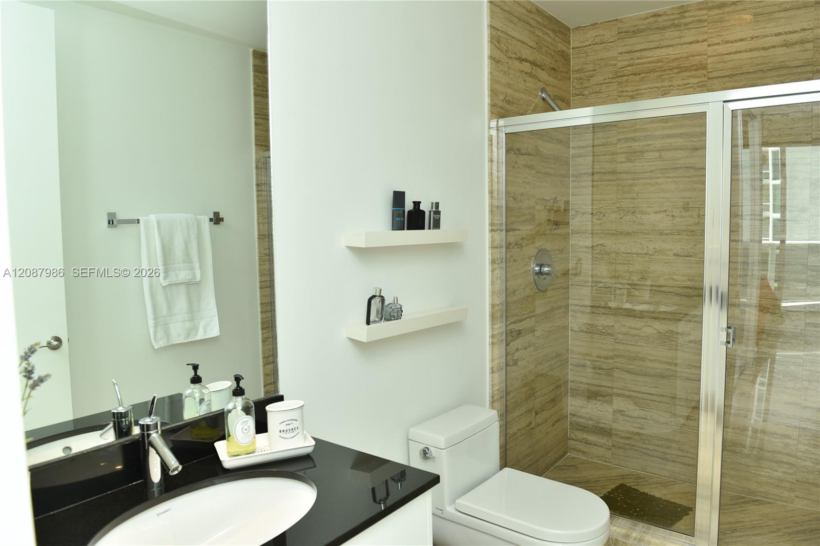 Ver detalles 2302 3 / 4 1979 sq. ft. $ 2026-09-12 0 foto