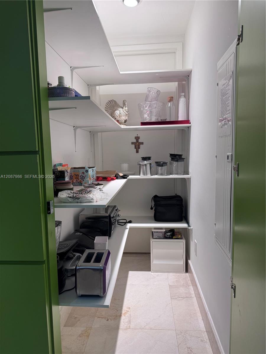 Ver detalles 2302 3 / 4 1979 sq. ft. $ 2026-09-12 0 foto