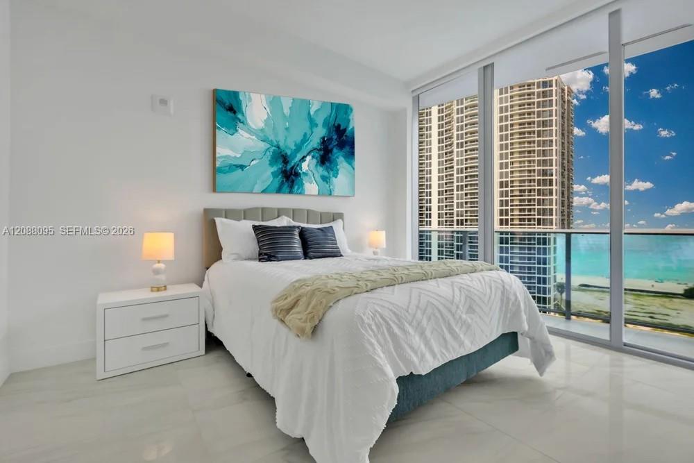 1003 2 / 3 2100 sq. ft. $ 2026-09-12 0 foto