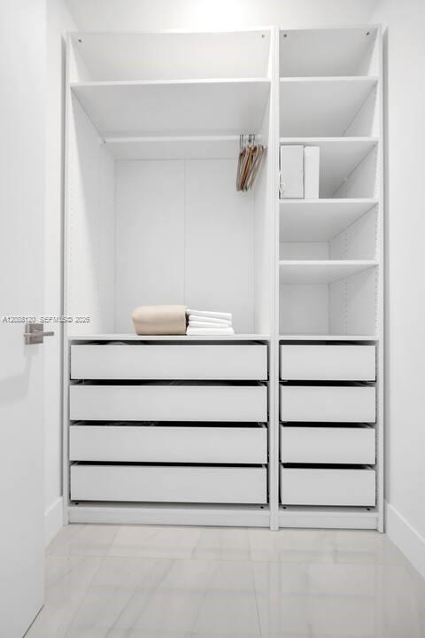 801 3 / 4 2100 sq. ft. $ 2026-09-12 0 foto