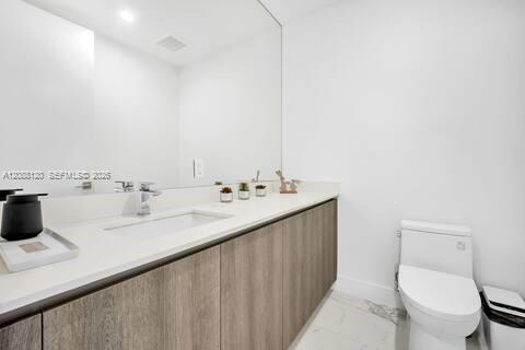 801 3 / 4 2100 sq. ft. $ 2026-09-12 0 foto
