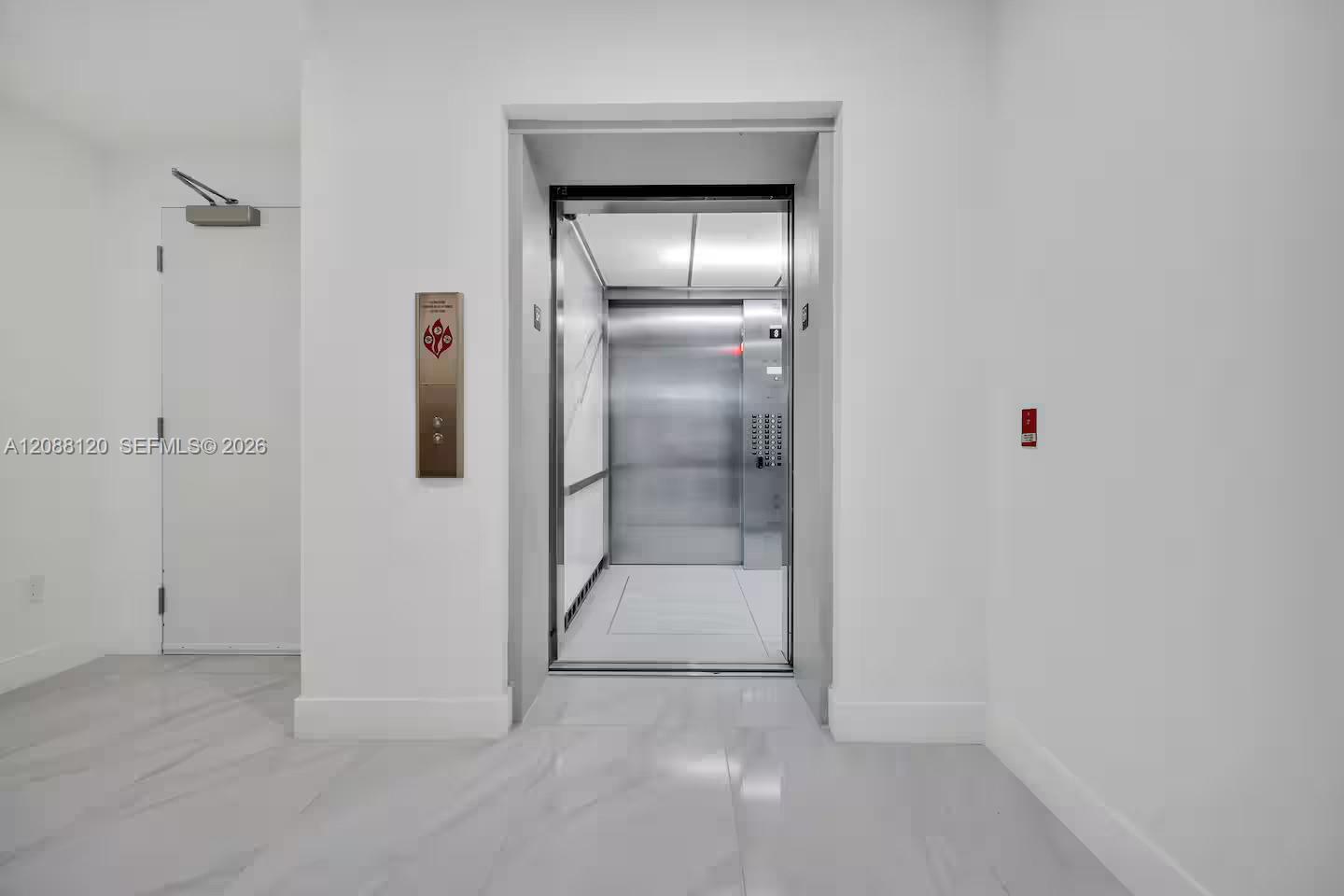 801 3 / 4 2100 sq. ft. $ 2026-09-12 0 foto