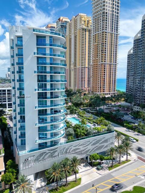 801 3 / 4 2100 sq. ft. $ 2026-09-12 0 foto