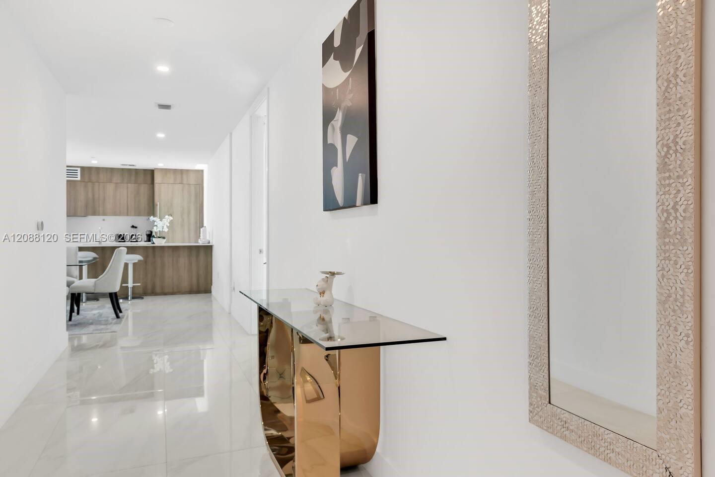 801 3 / 4 2100 sq. ft. $ 2026-09-12 0 foto