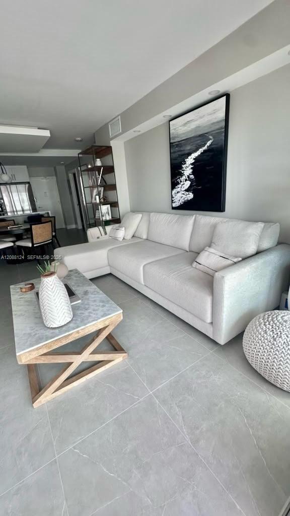 See details 8D 1 / 2 870 sq. ft. $ 2026-09-22 0 Photo