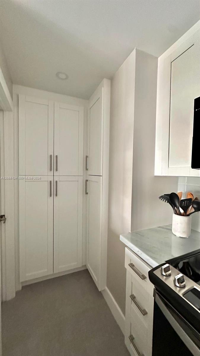 See details 8D 1 / 2 870 sq. ft. $ 2026-09-22 0 Photo