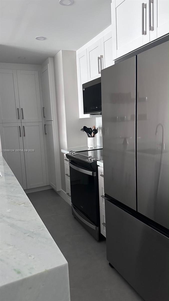 See details 8D 1 / 2 870 sq. ft. $ 2026-09-22 0 Photo