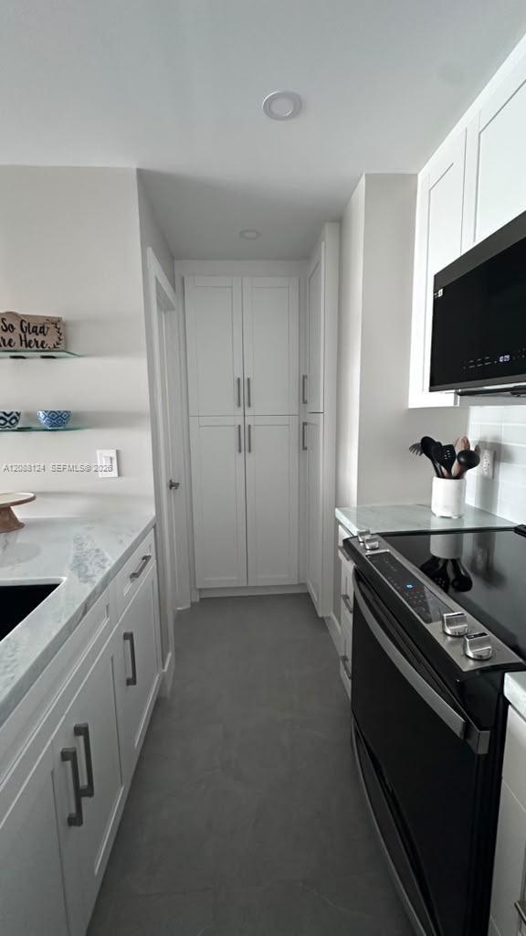 See details 8D 1 / 2 870 sq. ft. $ 2026-09-22 0 Photo