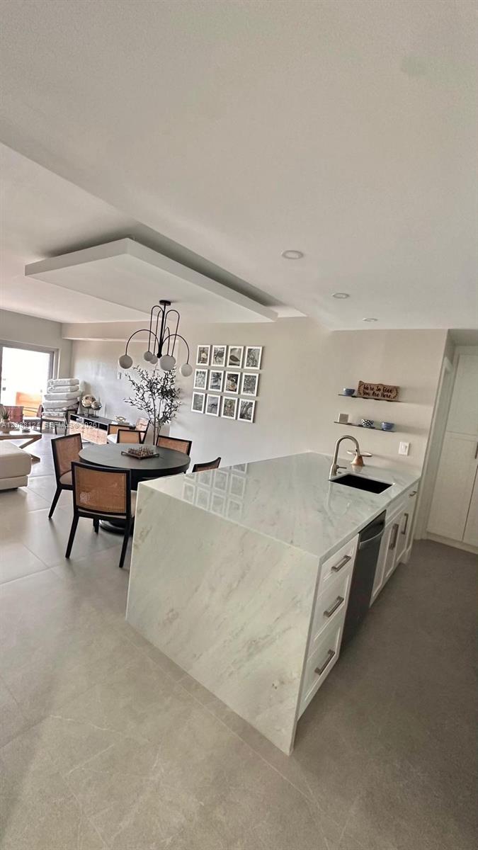See details 8D 1 / 2 870 sq. ft. $ 2026-09-22 0 Photo