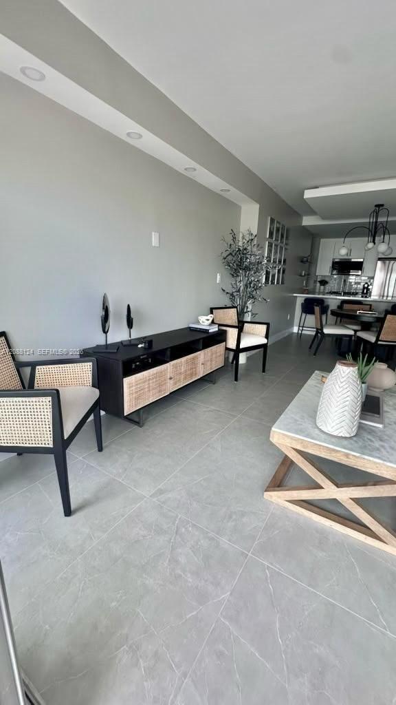 See details 8D 1 / 2 870 sq. ft. $ 2026-09-22 0 Photo