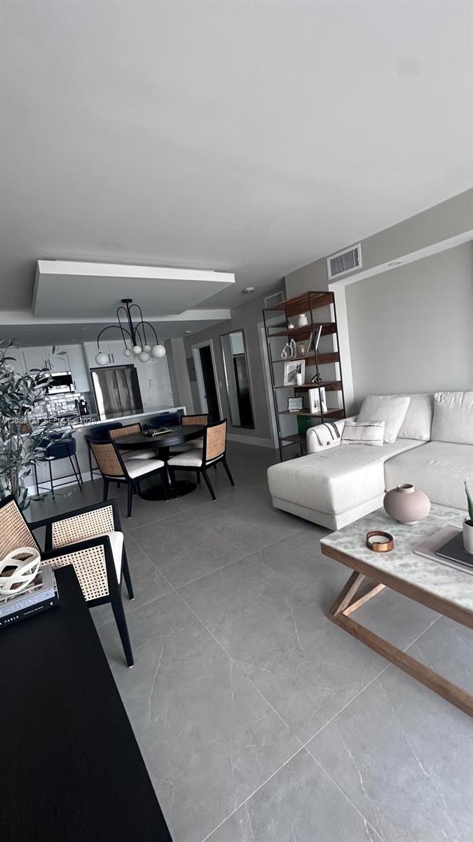 See details 8D 1 / 2 870 sq. ft. $ 2026-09-22 0 Photo
