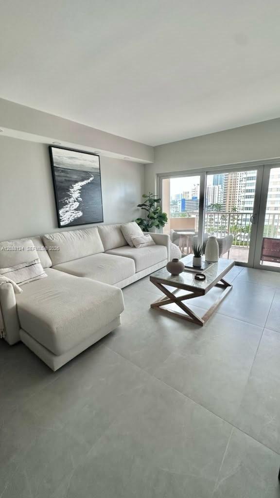 See details 8D 1 / 2 870 sq. ft. $ 2026-09-22 0 Photo
