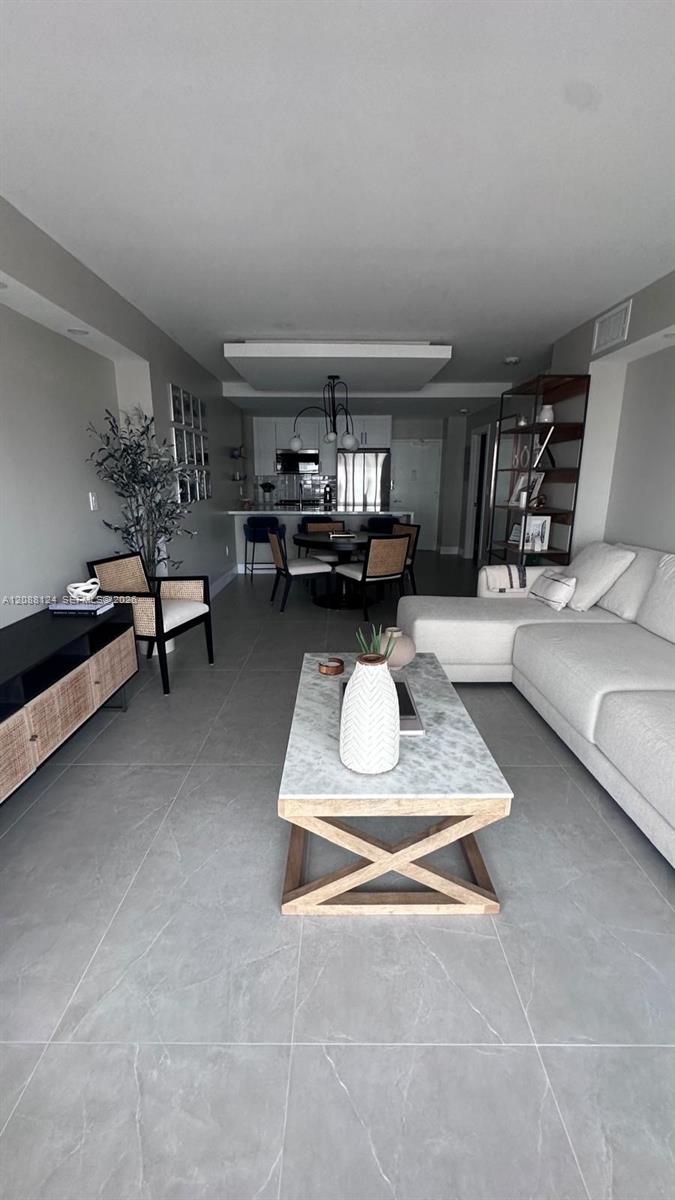 See details 8D 1 / 2 870 sq. ft. $ 2026-09-22 0 Photo