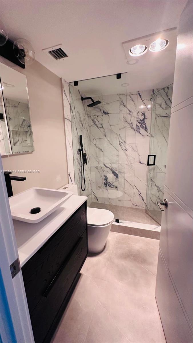 See details 8D 1 / 2 870 sq. ft. $ 2026-09-22 0 Photo