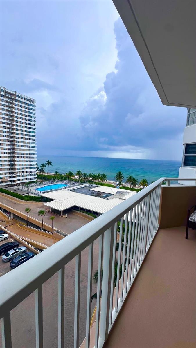 See details 8D 1 / 2 870 sq. ft. $ 2026-09-22 0 Photo