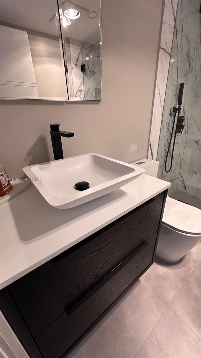 See details 8D 1 / 2 870 sq. ft. $ 2026-09-22 0 Photo