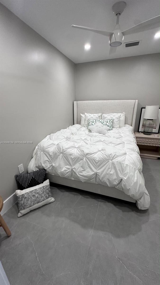 See details 8D 1 / 2 870 sq. ft. $ 2026-09-22 0 Photo