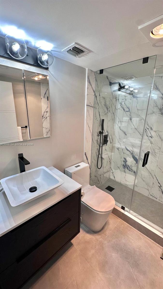 See details 8D 1 / 2 870 sq. ft. $ 2026-09-22 0 Photo