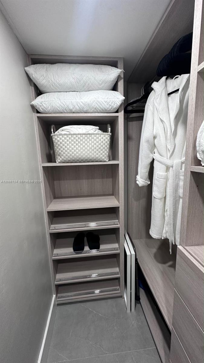 See details 8D 1 / 2 870 sq. ft. $ 2026-09-22 0 Photo