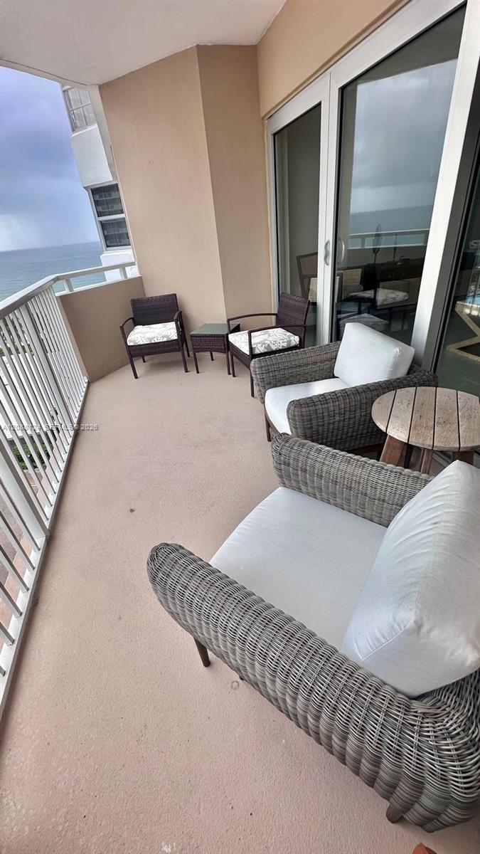 See details 8D 1 / 2 870 sq. ft. $ 2026-09-22 0 Photo