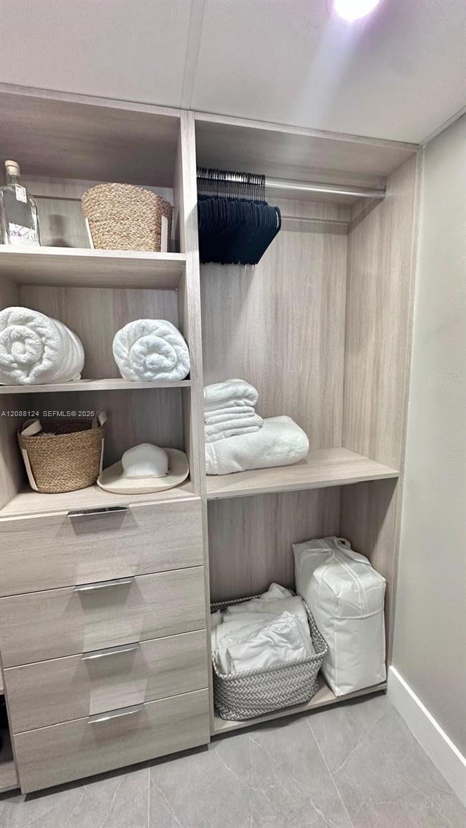 See details 8D 1 / 2 870 sq. ft. $ 2026-09-22 0 Photo
