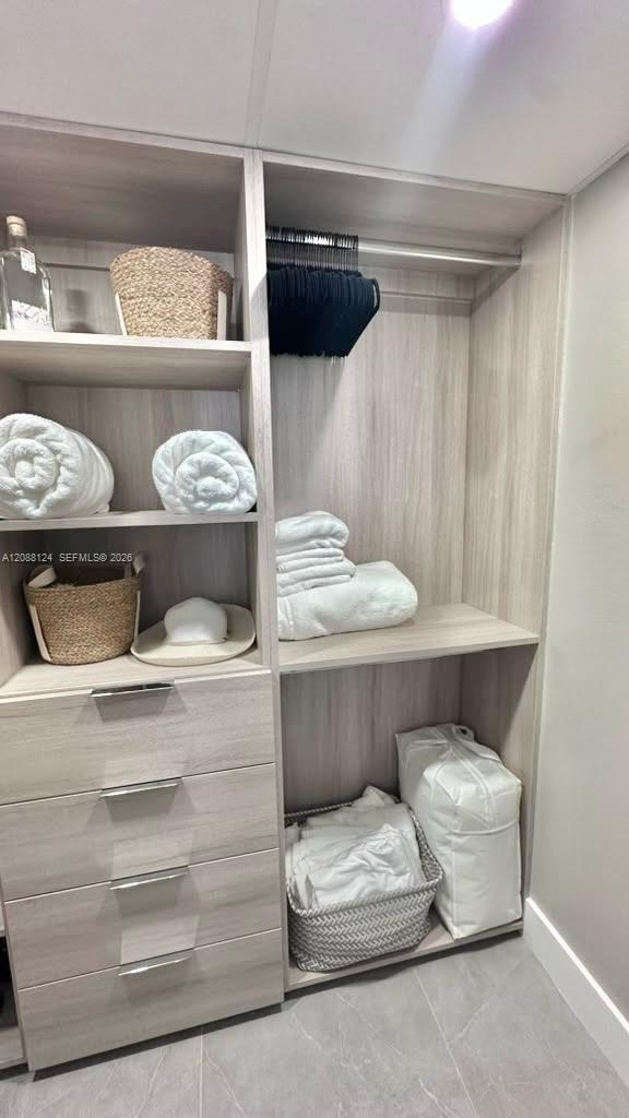 See details 8D 1 / 2 870 sq. ft. $ 2026-09-22 0 Photo