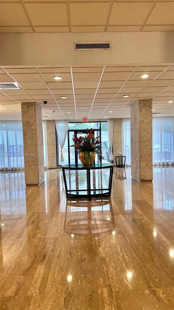 See details 8D 1 / 2 870 sq. ft. $ 2026-09-22 0 Photo