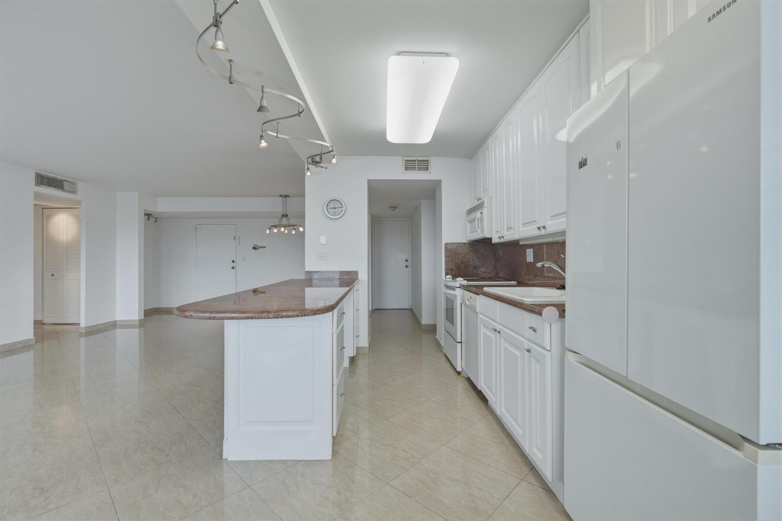 1719 2 / 2 1275 sq. ft. $ 2026-09-13 0 Photo