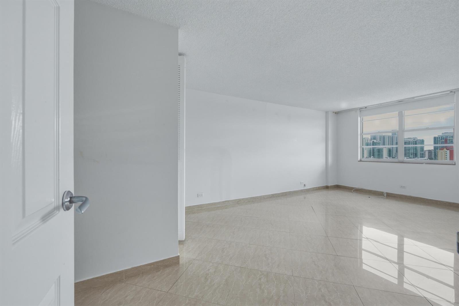 1719 2 / 2 1275 sq. ft. $ 2026-09-13 0 Photo