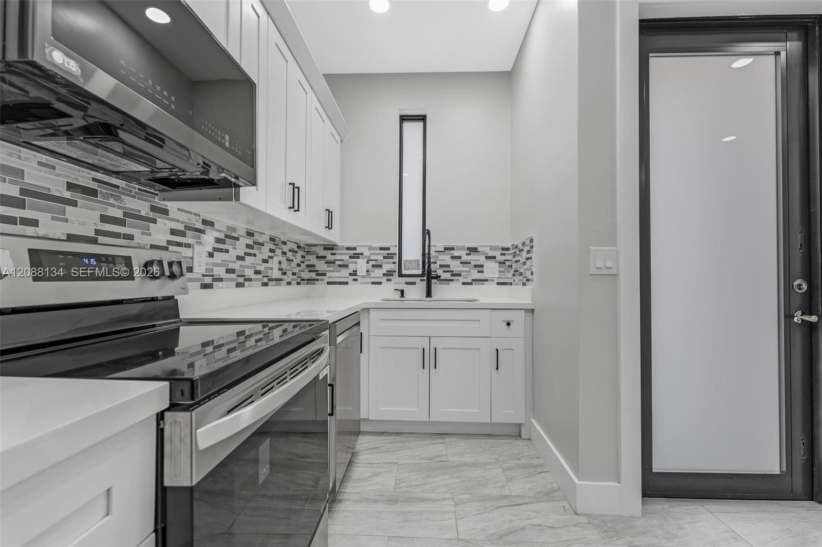 Ver detalles / 4407 sq. ft. $ 2026-09-12 0 foto